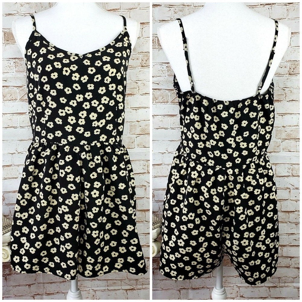 One Clothing Size Large Black and Beige Floral Sleeveless Romper